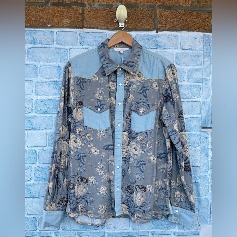 LOVE THE LABEL ANTHROPOLOGIE FLORAL CHAMBRAY BUTTONDOWN TOP LARGE - Picture 3 of 16